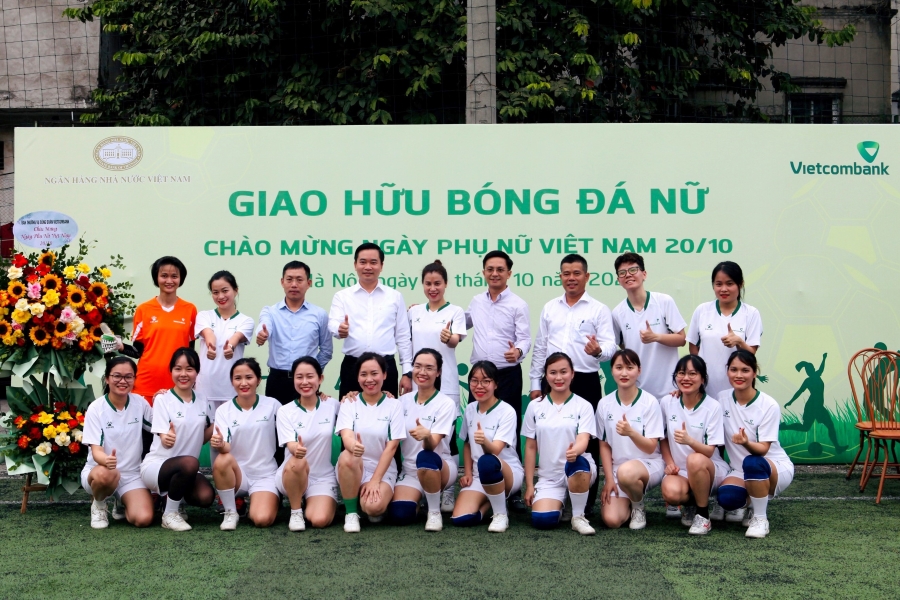 Áo thun đồng phục cổ tròn thể thao CT002 16 Đội tuyển bóng đá nữ Vietcombank thi đấu giao hữu với đội tuyển bóng đá nữ NHNN Việt Nam