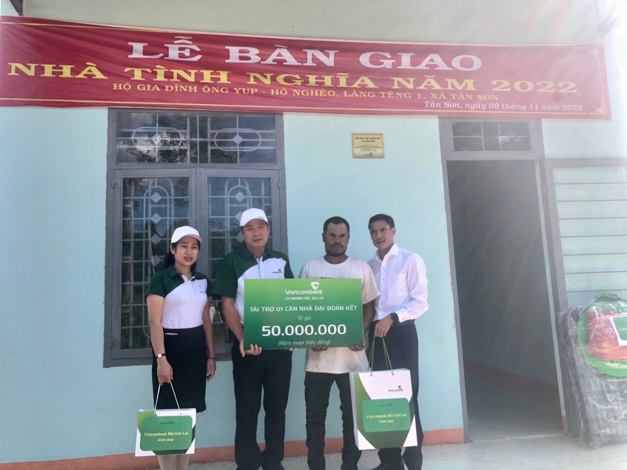 https://portal.vietcombank.com.vn/-/media/Project/VCB-Sites/VCB/Tin-tuc/20230825/Tin-tuc-Vietcombank/DTHBac-gia-lai-1.JPG
