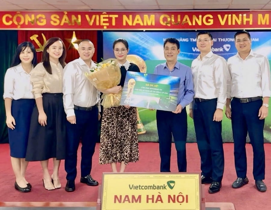 20260506_NHN_NDG_TraothuongChamVietcombankVisa_01