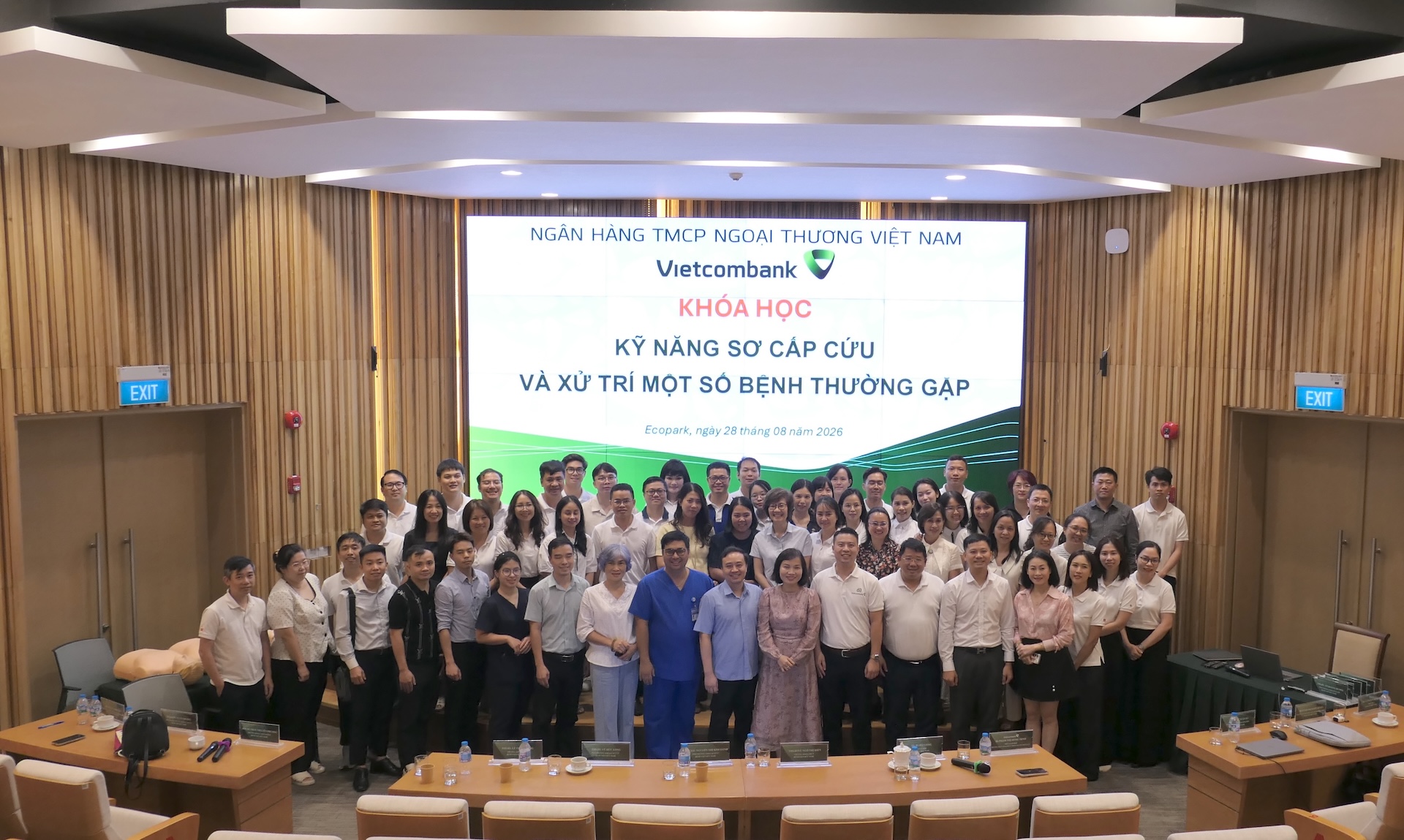 Toàn thể khóa đào tạo chụp ảnh lưu niệm